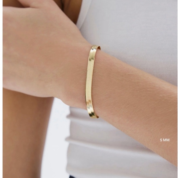 Ring Concierge Gold Herringbone Bracelet - Picture 2 of 3